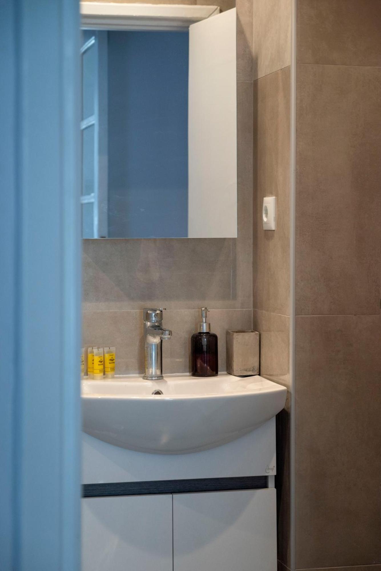 Thissio Getaway 2Ba Next To Athens Ancient Market Екстер'єр фото