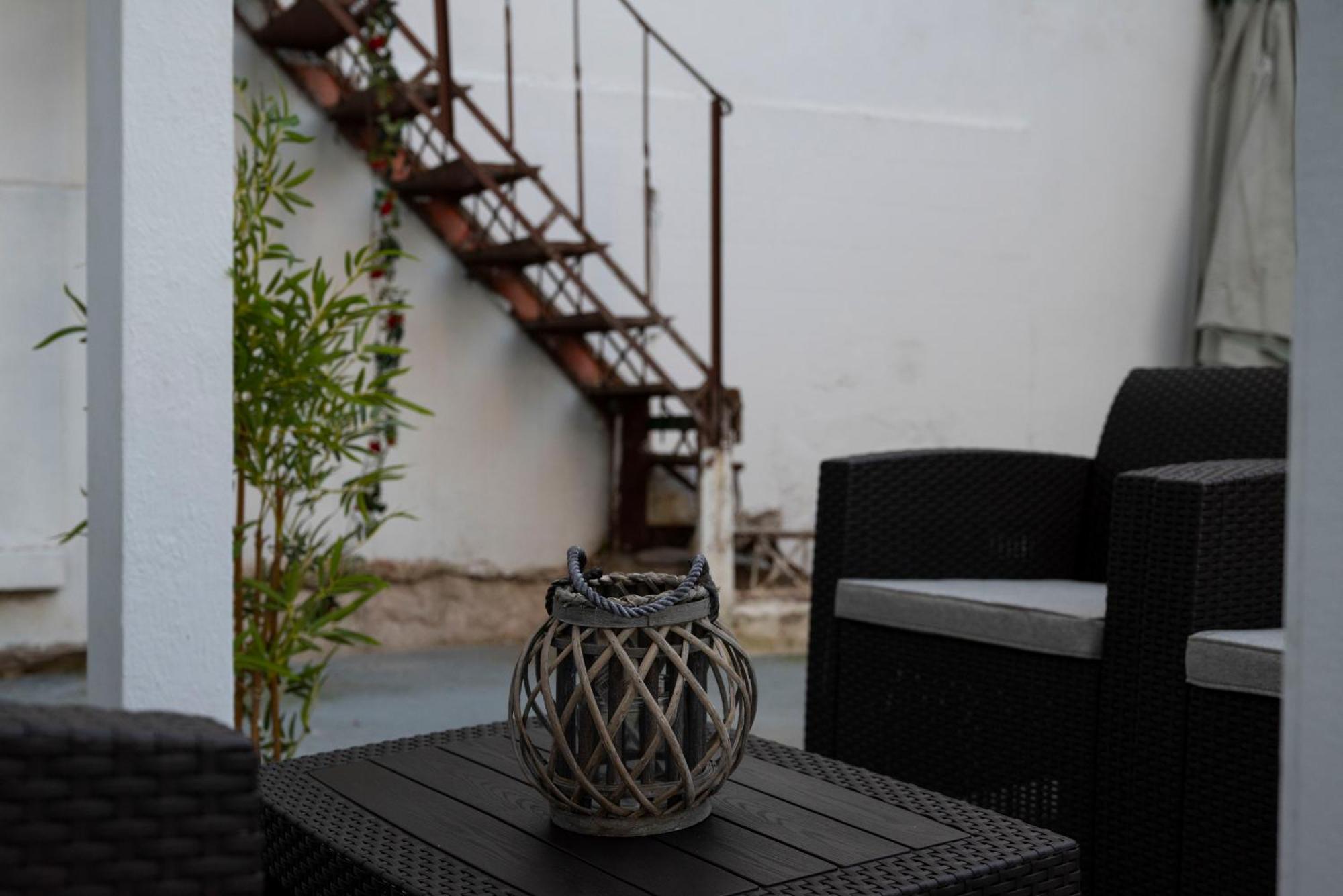 Thissio Getaway 2Ba Next To Athens Ancient Market Екстер'єр фото