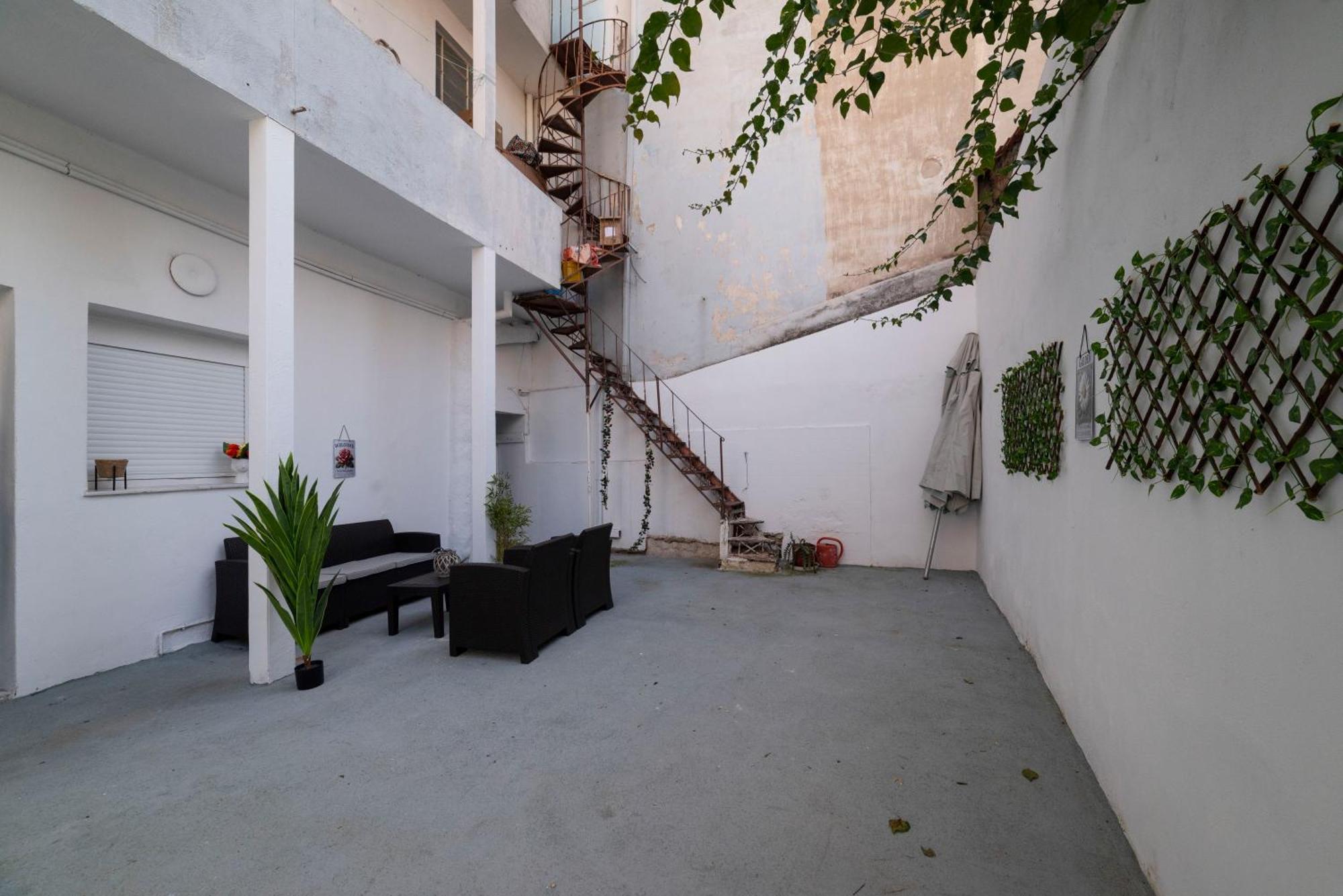 Thissio Getaway 2Ba Next To Athens Ancient Market Екстер'єр фото